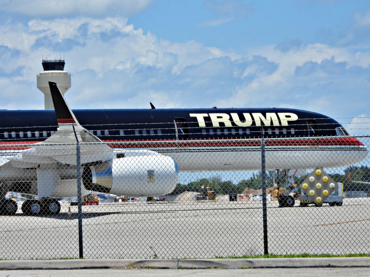 Trump Airport sign